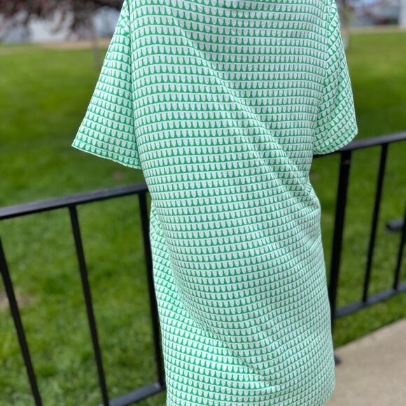 LULAROE green and white women’s 2XL, V-neck short sleeve T-SHIRT - Picture 5 of 7